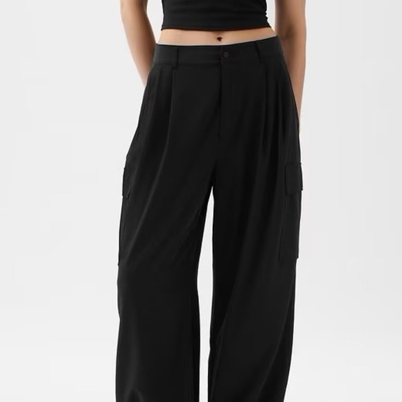 GAP Pants - Gap Runaround Cargo Jogger